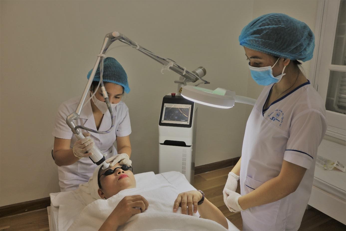  Điều trị laser tại trung tâm Thẩm mỹ Da liễu – BVĐK Sài Gòn Nam Định